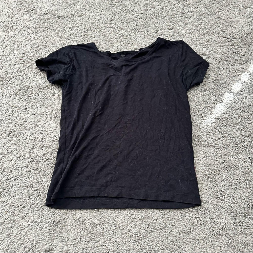 Small plain black tee. Perfect for spring super breathable and light weight